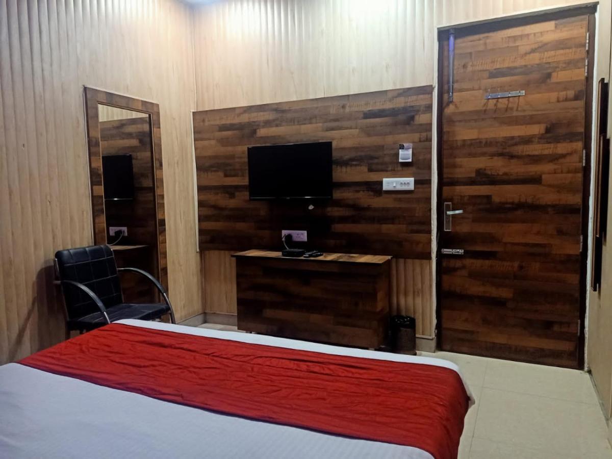 Hotel Pearl Grand & Banquet Zirakpur Экстерьер фото