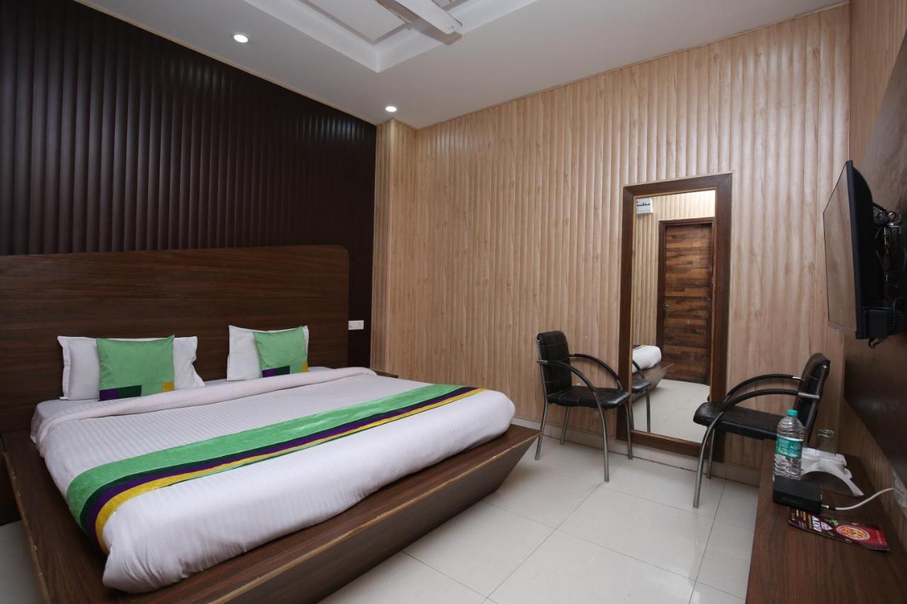 Hotel Pearl Grand & Banquet Zirakpur Экстерьер фото