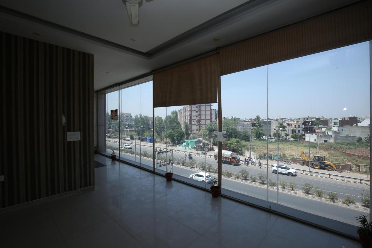 Hotel Pearl Grand & Banquet Zirakpur Экстерьер фото