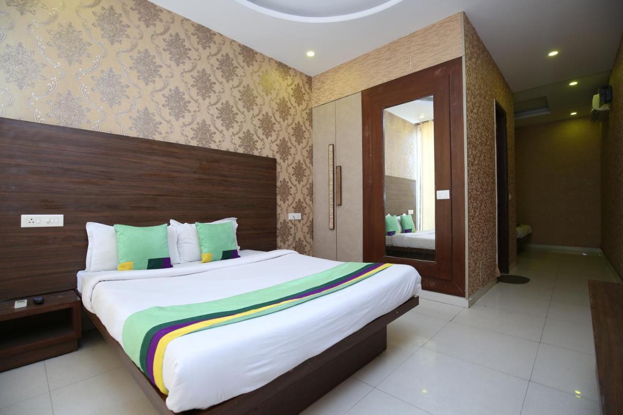 Hotel Pearl Grand & Banquet Zirakpur Экстерьер фото