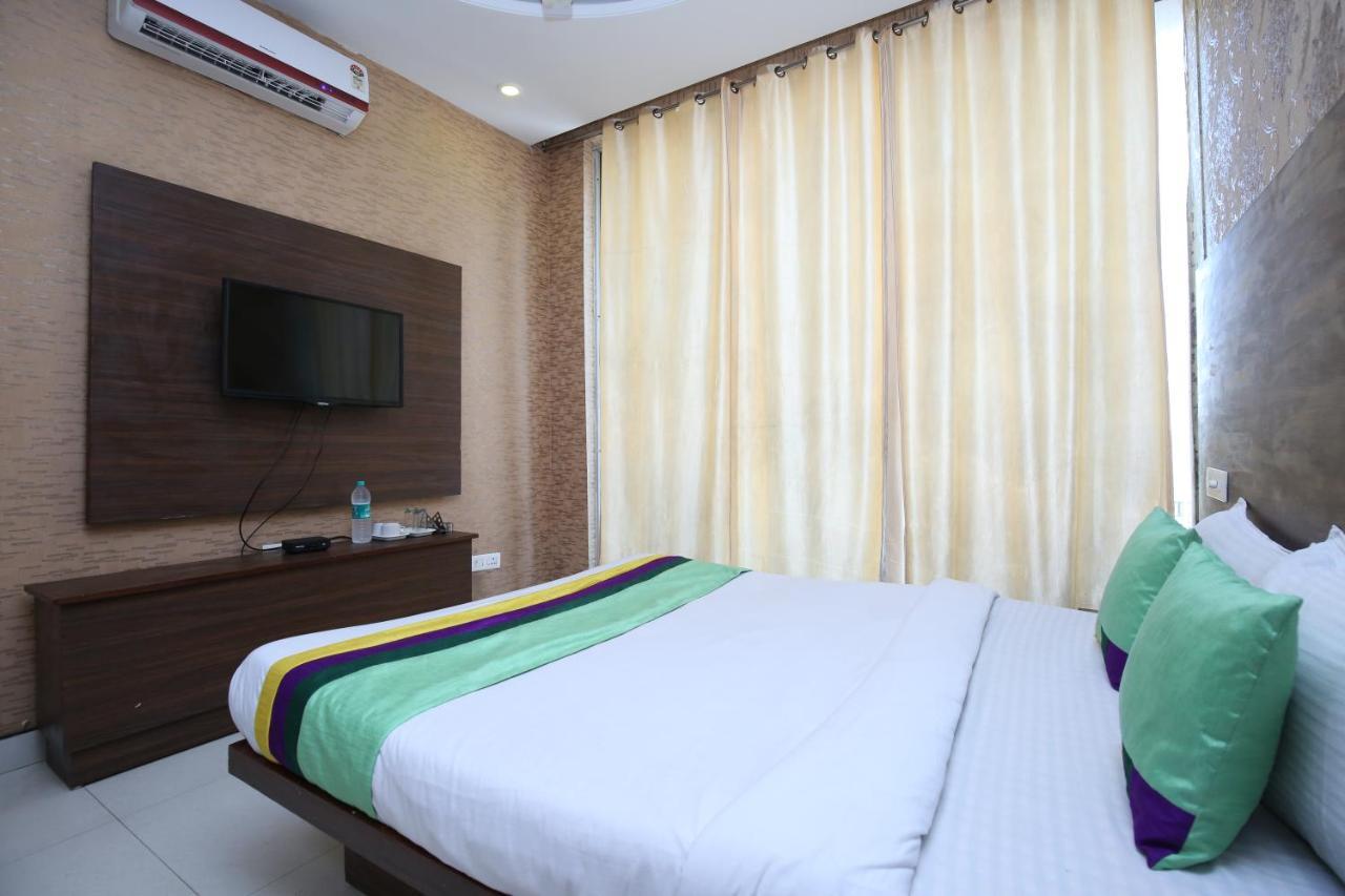 Hotel Pearl Grand & Banquet Zirakpur Экстерьер фото