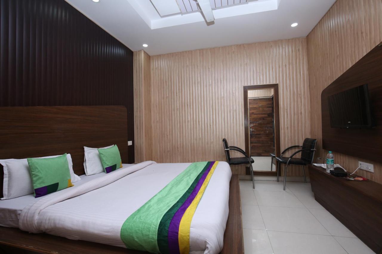 Hotel Pearl Grand & Banquet Zirakpur Экстерьер фото