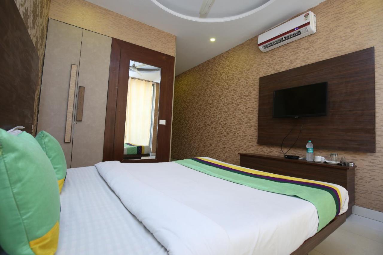 Hotel Pearl Grand & Banquet Zirakpur Экстерьер фото