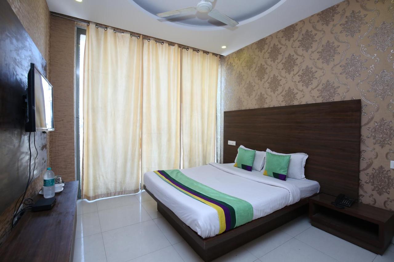 Hotel Pearl Grand & Banquet Zirakpur Экстерьер фото